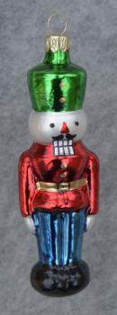 Nußknacker rote Jacke, blaue Hose, grüner Hut